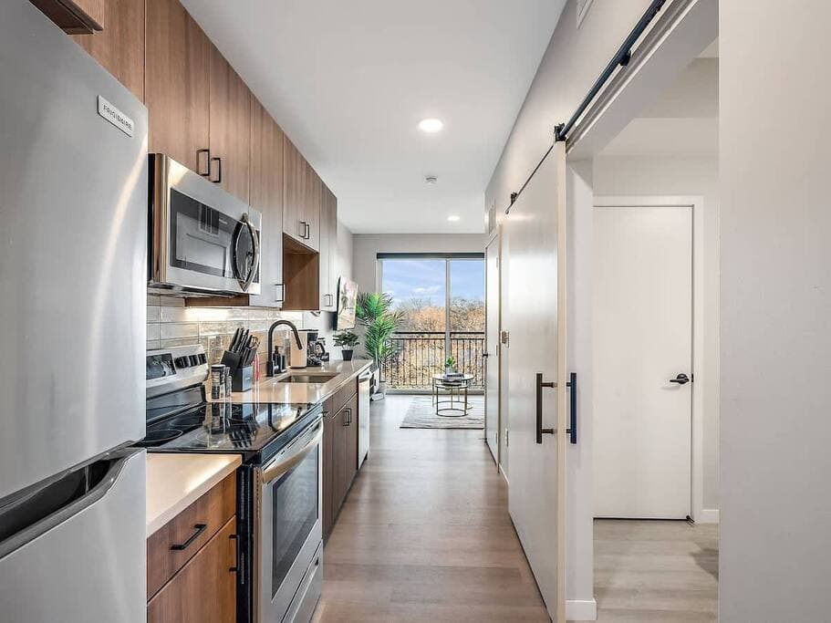 Bright Corner 1BR · NE Minneapolis - Photo 3