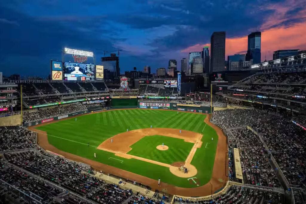 Charming Studio · Eat Street - Photo 2