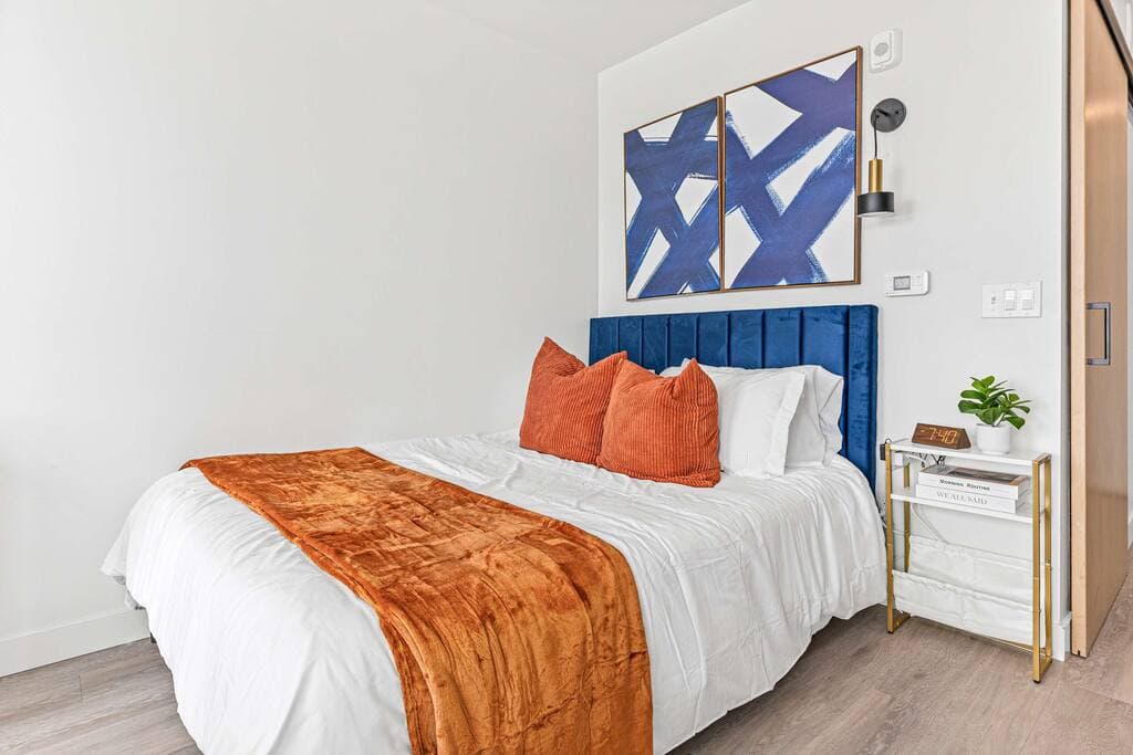 Charming Studio · Eat Street - Photo 3