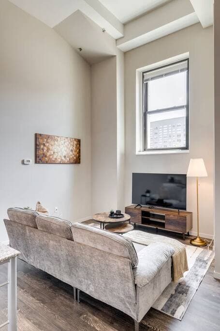 Downtown 1BR · Cincinnati - Photo 5