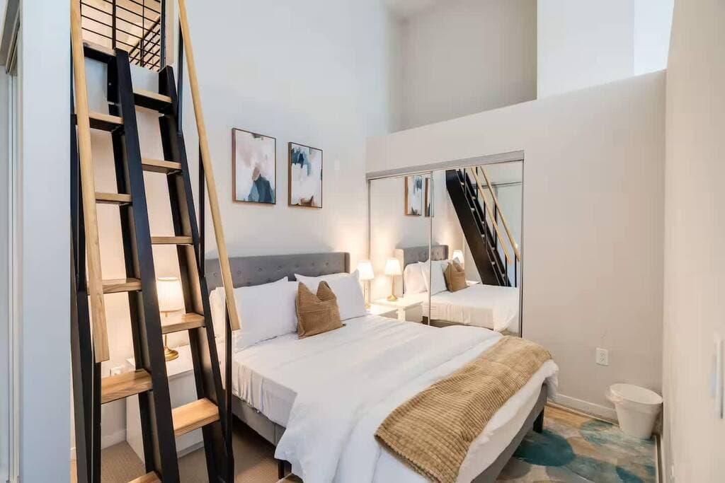 Downtown 1BR · Cincinnati - Photo 2