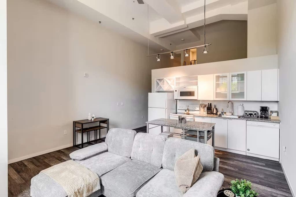 Downtown 1BR · Cincinnati - Photo 4