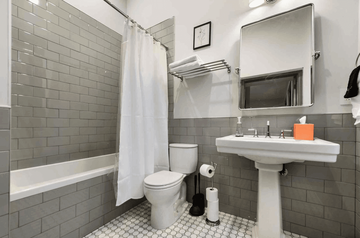Spacious 2BR · Downtown Pittsburgh - Photo 2