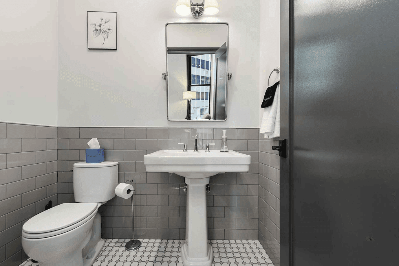 Bright 2BR · Downtown Pittsburgh - Photo 5