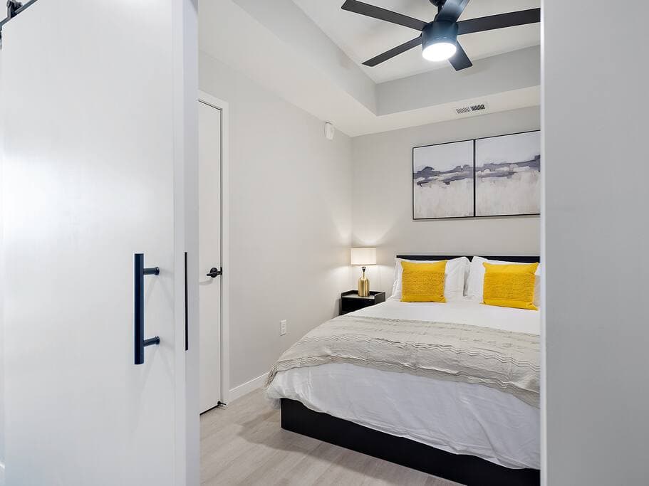 Stylish 1BR · NE Minneapolis - Photo 2