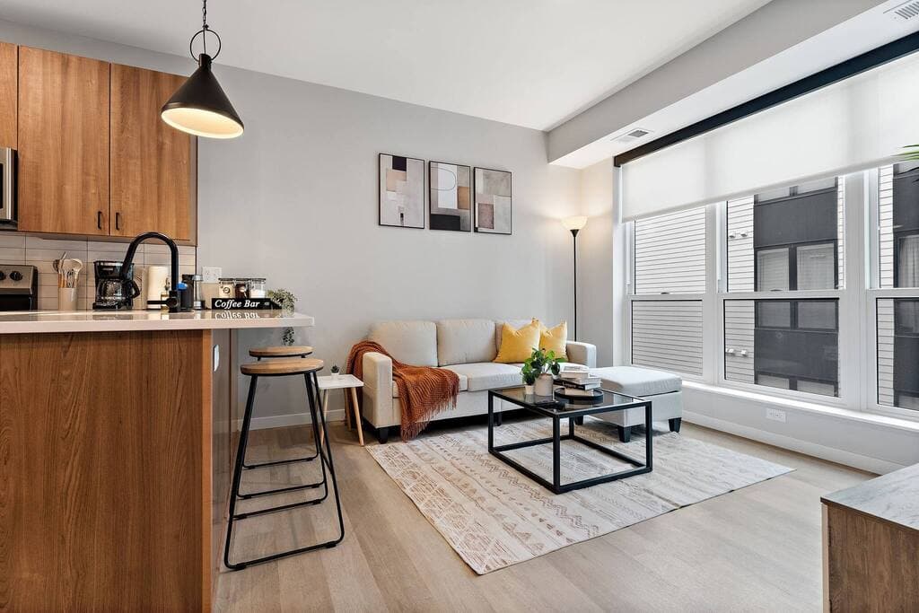 Downtown 2BR · NE Minneapolis - Photo 2