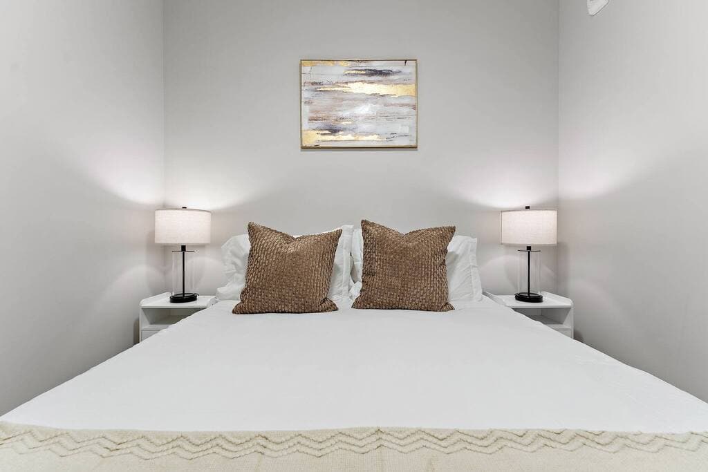 Downtown 2BR · NE Minneapolis - Photo 5