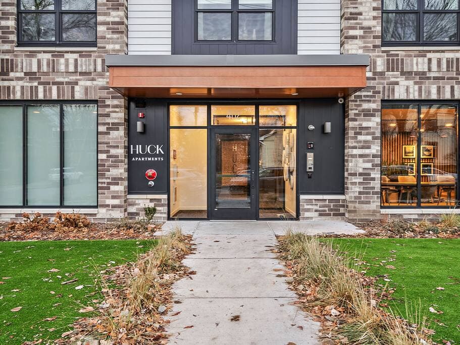 Downtown 2BR · NE Minneapolis - Photo 4