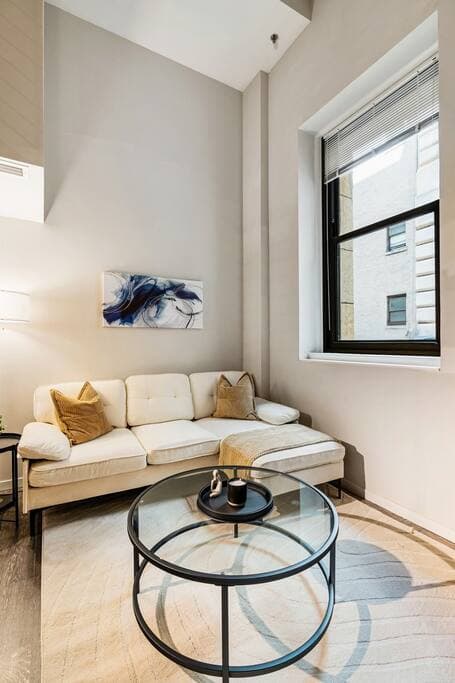 OTR Stadium Loft · Cincinnati - Photo 2