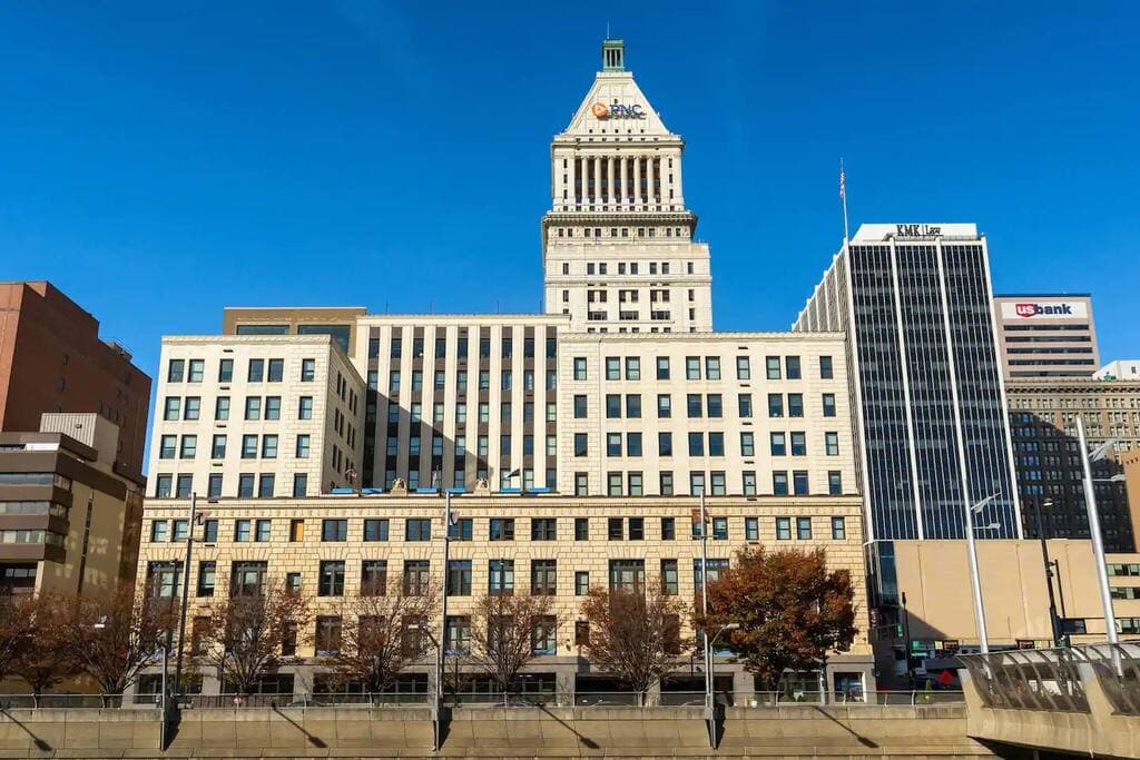OTR Stadium Loft · Cincinnati - Photo 5