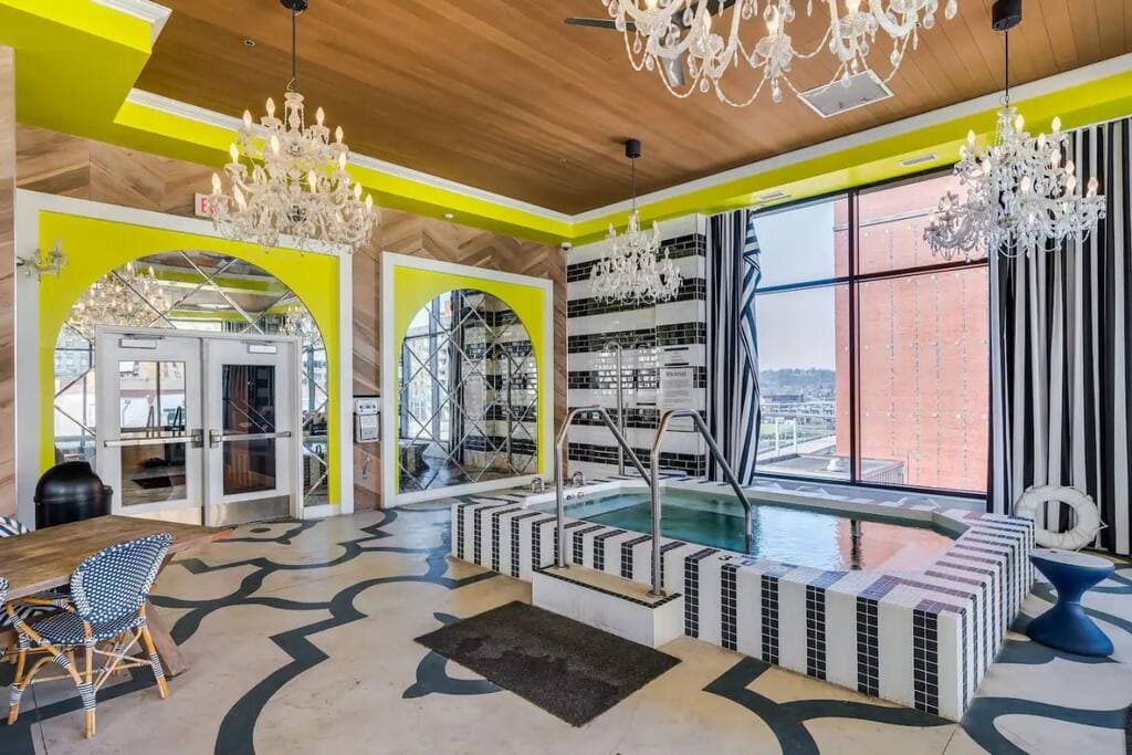 OTR Stadium Loft · Cincinnati - Photo 4