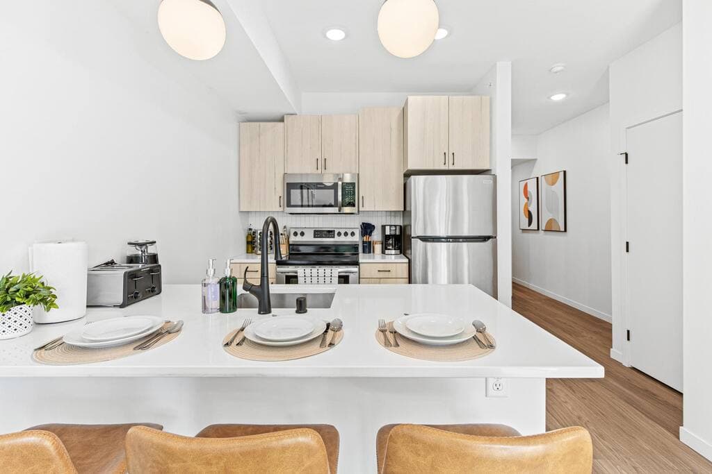 Luxury 1BR · NE Minneapolis - Photo 5