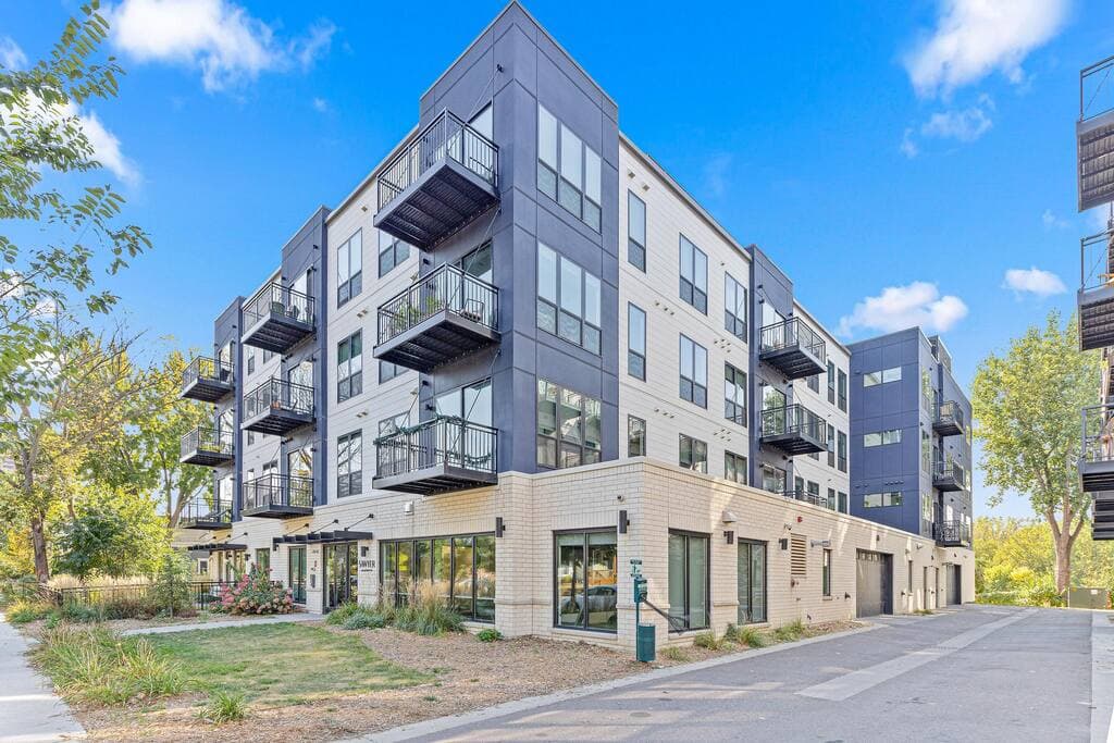 Luxury 1BR · NE Minneapolis - Photo 4