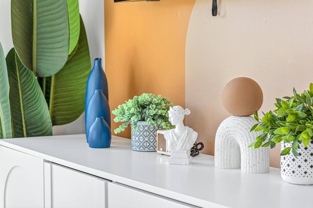 Skyline View 2BR · Minneapolis - Photo 4